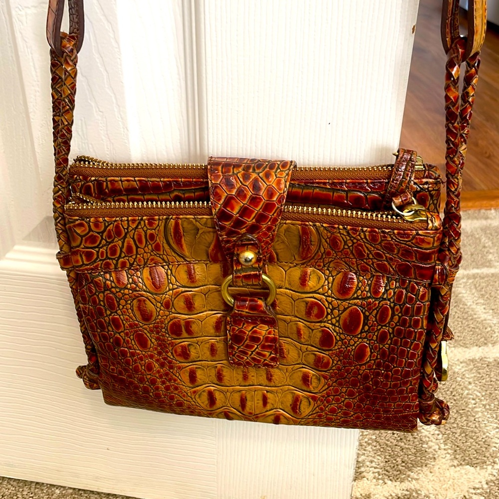 Beautiful Brahmin Crossbody Bag With Card Pockets & 2 Zip Compartments